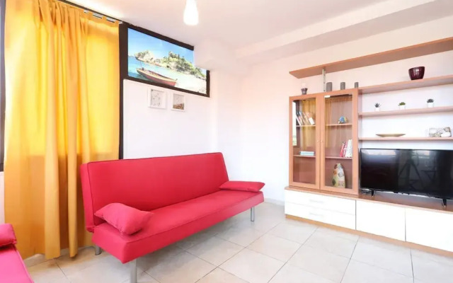 Giardini Naxos Bright Apartments with Balcony