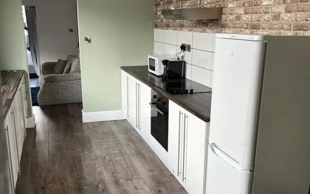 SPECIAL 5 Bedroom Whole House Brereton