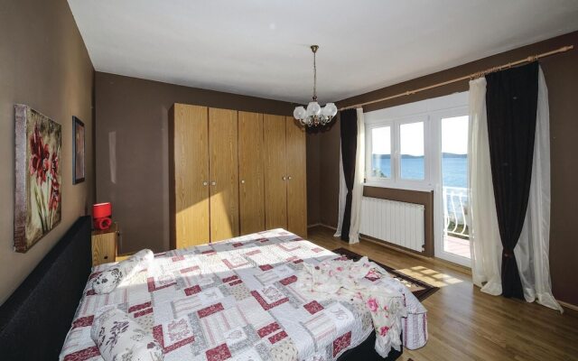 Amazing Home in Brodarica With Wifi and 3 Bedrooms