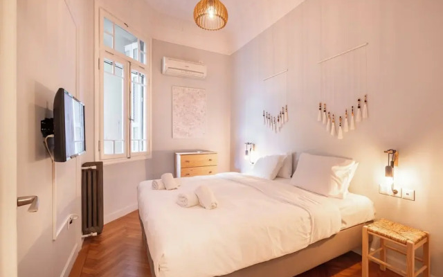 Historic 2BR Oasis in Kolonaki