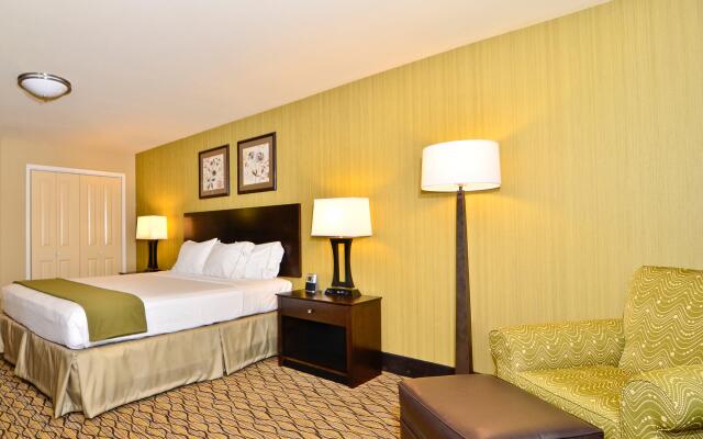 Holiday Inn Express Hotel And Suites Williston