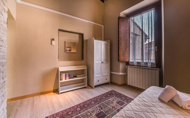 A Few Steps to The Duomo Enchanting 2BD Apt