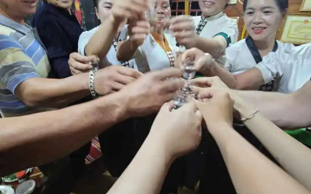 Frontier Hostel & Tours