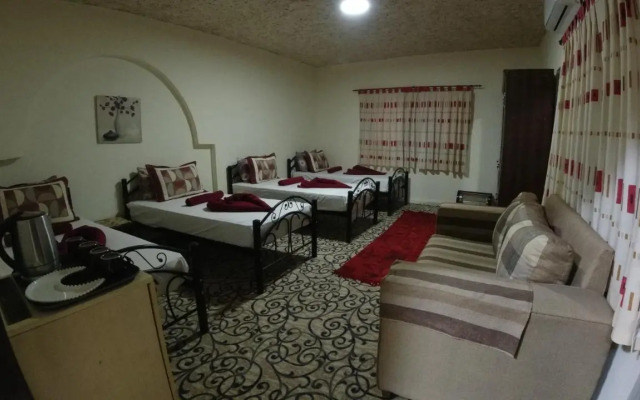 Petra Antique House