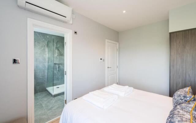 The Carlyle - Elegant Serviced Apartments