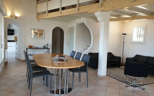 Spacious Villa in Var With Swimming Pool