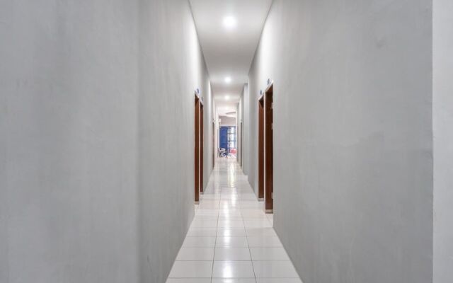 RedDoorz near Manhattan Square Medan