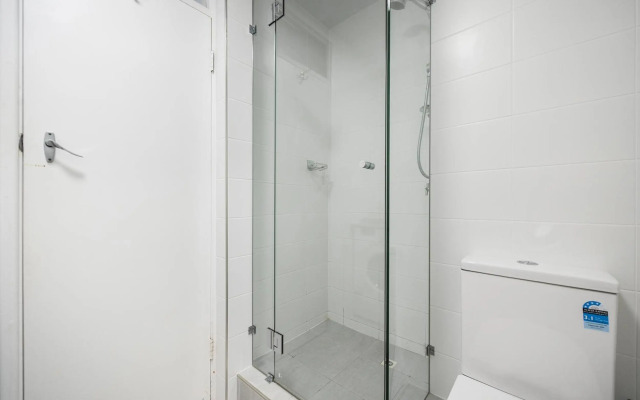 Apartment 201 - Fremantle studio apartment with ocean and harbour views