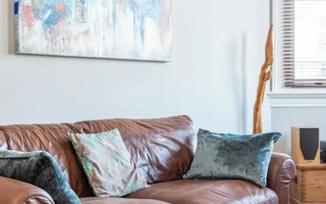 Spacious Central Hove Beach Flat