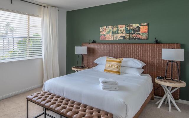 Sleek 2BR Townhome Old Town by WanderJaunt