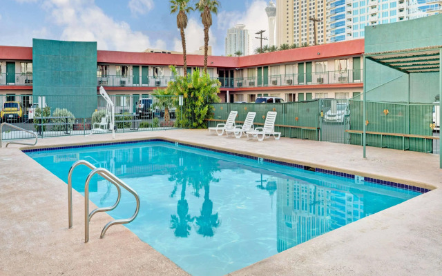 Travelsuites Inn