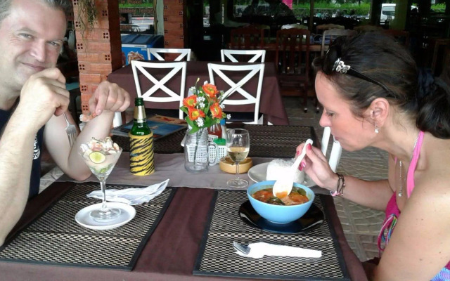 Khao Lak Traveller Lodge