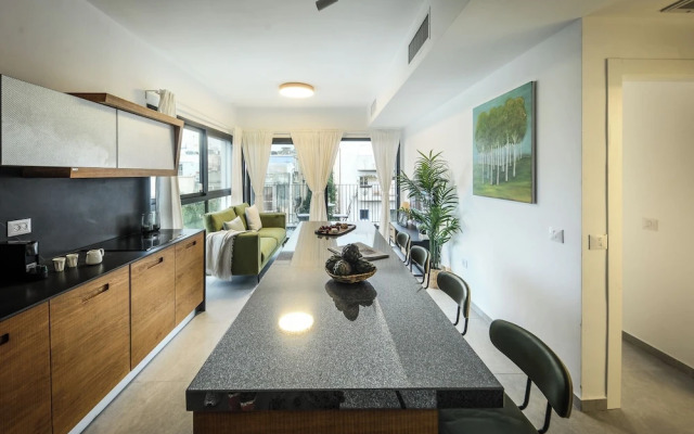 Stylish 2BR Apt with Balcony and View