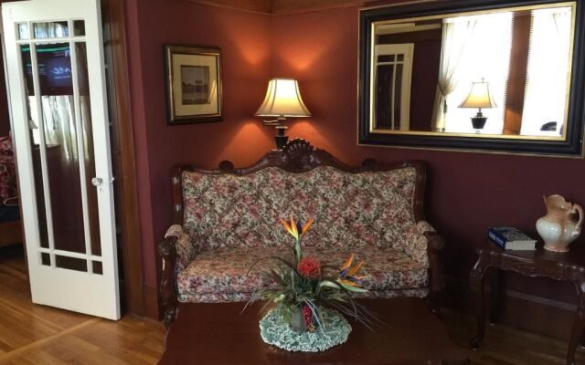 Shorelight Inn