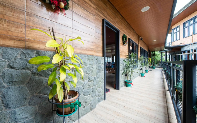 OYO 492 Sunset View Ridge Residences