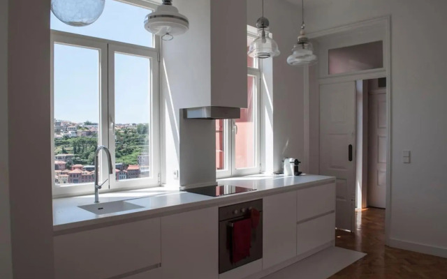 Amazing Riverside Balcony 2Br Apartment