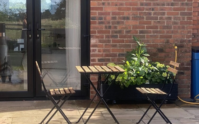 Private Entry Double Bedroom With Beautiful Views!