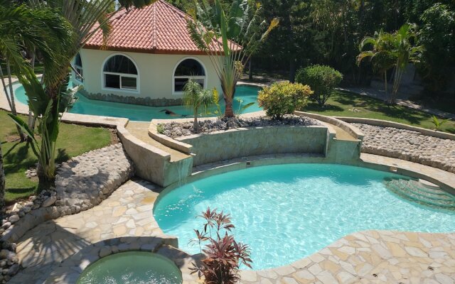 Villa 6 Bedrooms Guests Friendly