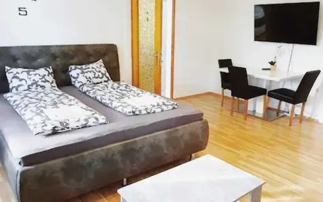 Affordable 2BR Apt Near Enkplatz U3