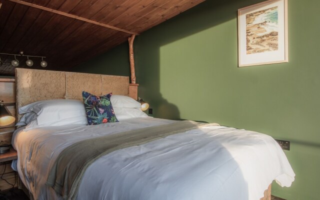 Tawny Lodge - 1 Bedroom - Blossom Farm