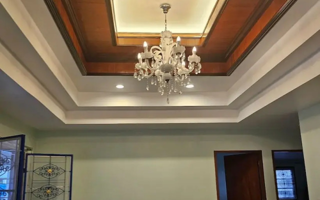 Room in Guest Room - Stunning Home Great Location