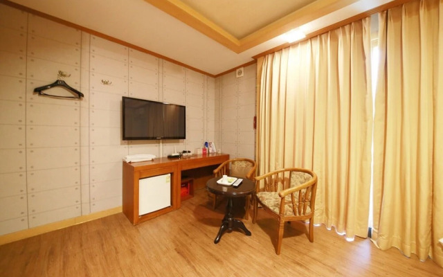 Jes Hot Spring Hotel