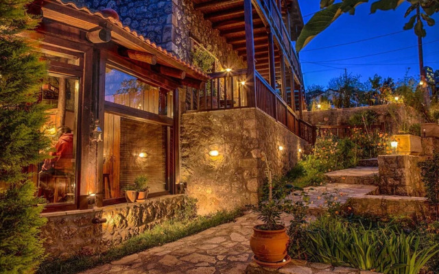 Pera Alonia Guest House