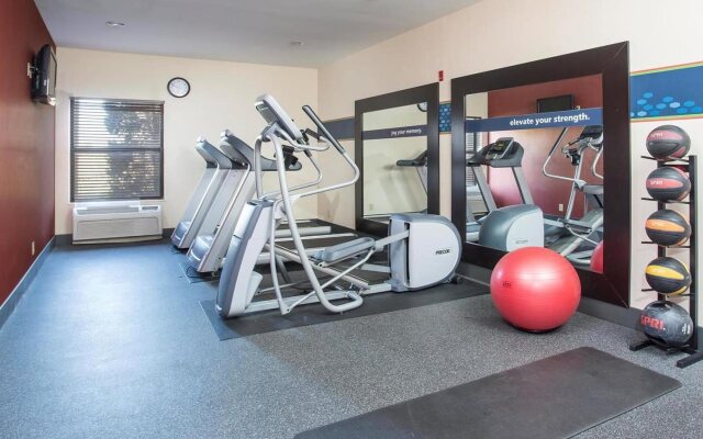 Hampton Inn Wichita-East