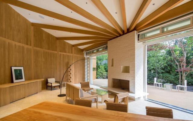 Shishi Iwa House