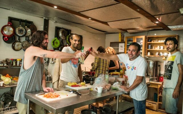 Shkedi's CampLodge - Hostel