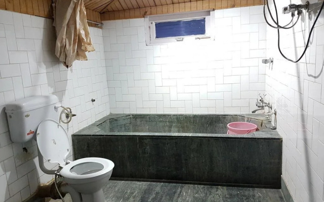 Hotel Trishul Manali