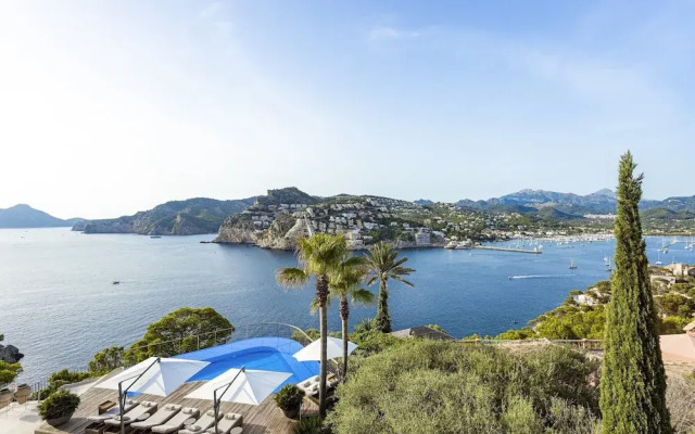 Sea-view Villa Near Port
