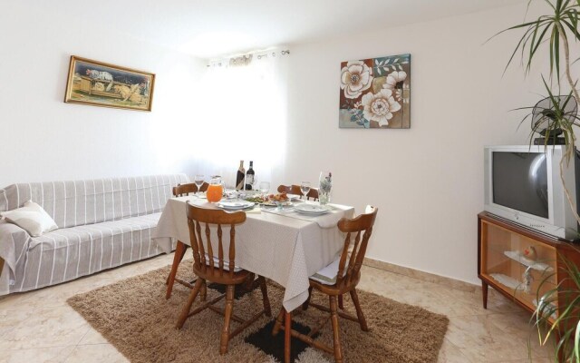 Nice Home in Solin With Wifi and 2 Bedrooms