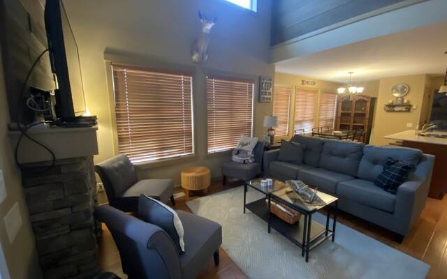 La Casa Lakeside Resort