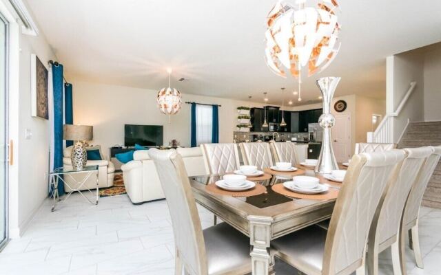 Bright & Sunny Champions Gate 8 Bedroom Villa villa