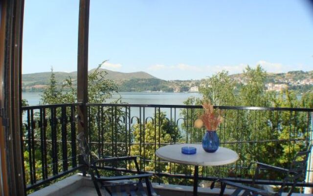 Idiston  Rooms & Suites