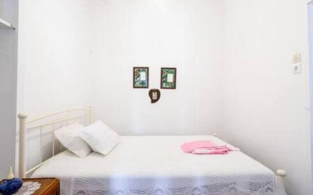 Parikia's Grandma Corner