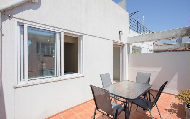 Liiiving - Downtown Balcony Apartment