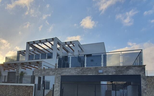 Ridgeback Shir House