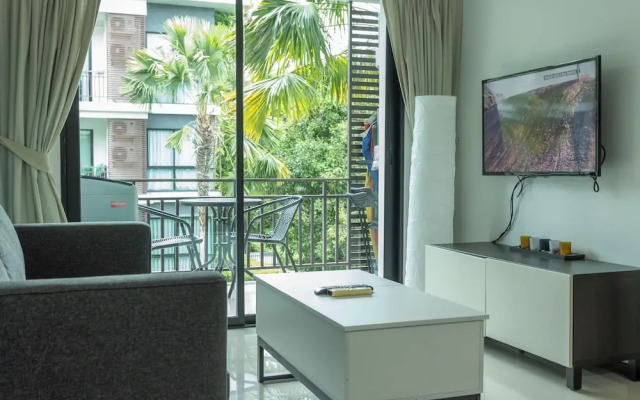 100mBeachfront gym Swimming Pools c100