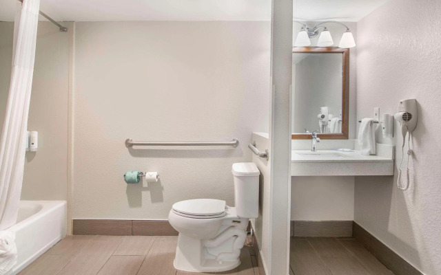 Quality Inn & Suites Athens University Area