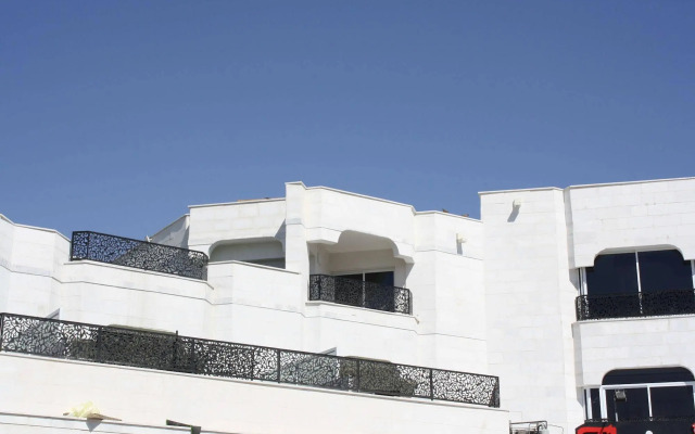 Rich Royal Suites