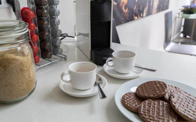 Gorgeous 5 Bed / Sleeps 10 - in Battersea Village