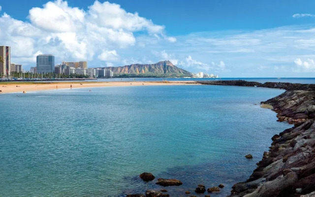 Ala Moana Hotel by AirPads