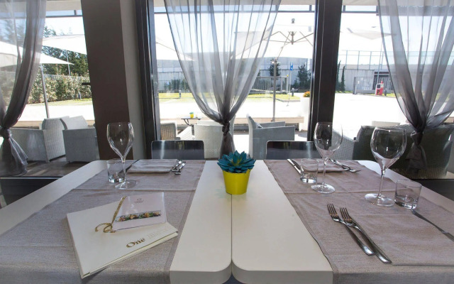 One Hotel & Restaurant