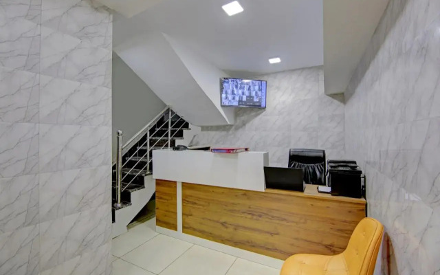 Oyo Flagship 703579 Santosh Residency