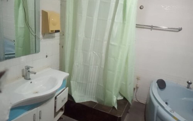 Biggie Hotel and Suites