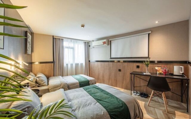 Iforest Hotel (Shanghai Hongkou Football Stadium)