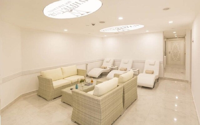 White Line Boutique Hotel