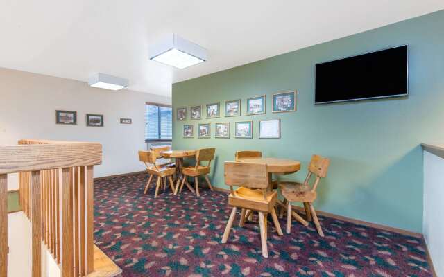 Super 8 by Wyndham Buffalo